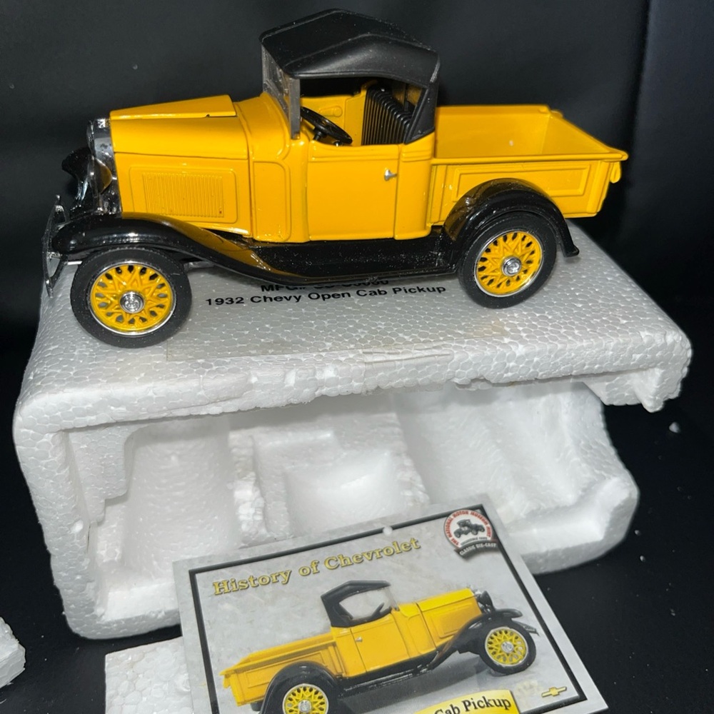 National Motor Museum Diecast 1:32 1932 Chevy 1/2 Ton Pickup W/Barrel #SS-C5060